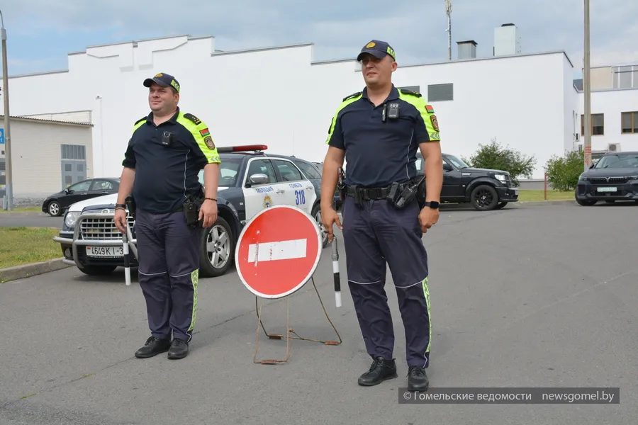В Гомеле около Ледового дворца провели учения по охране порядка на спортмероприятиях