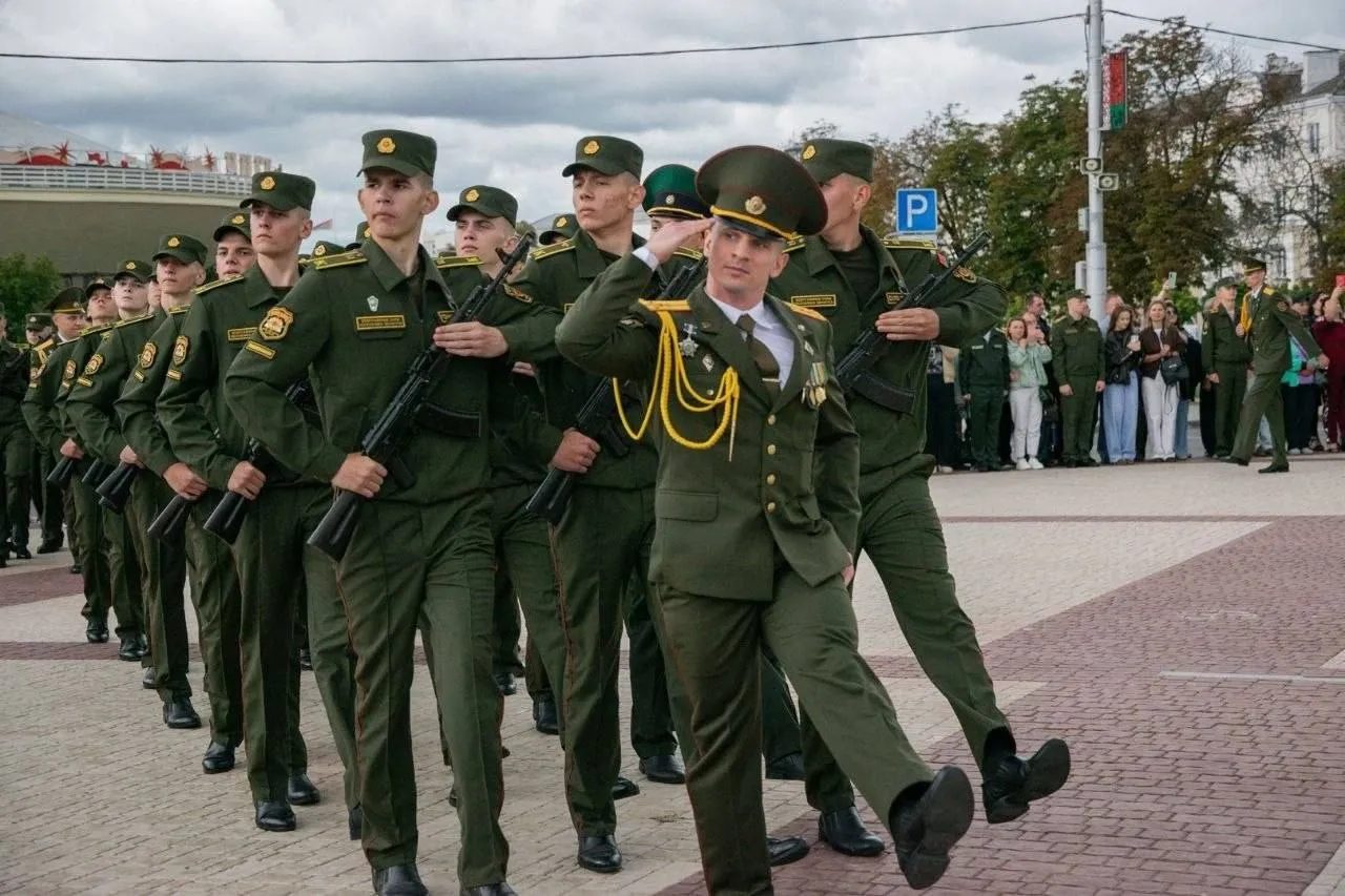 59 курсантов БелГУТа принесли присягу на площади Восстания