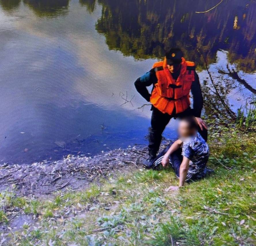В Гомеле спасатели МЧС вытащили мужчину из пруда