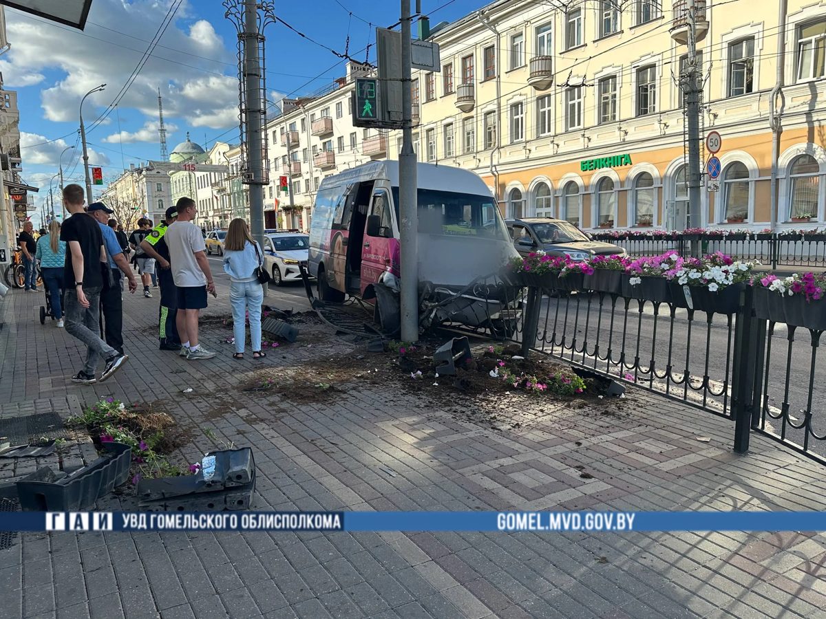 На Советской в Гомеле произошло ДТП с тремя транспортными средствами
