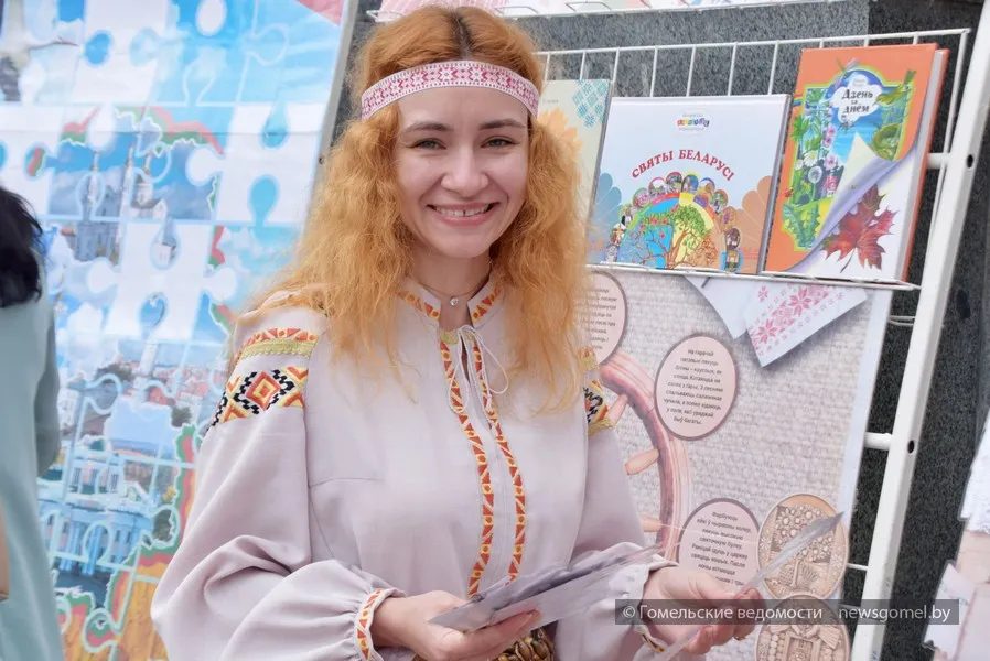 В гомельских школах и библиотеках показали коллекции предметов старины