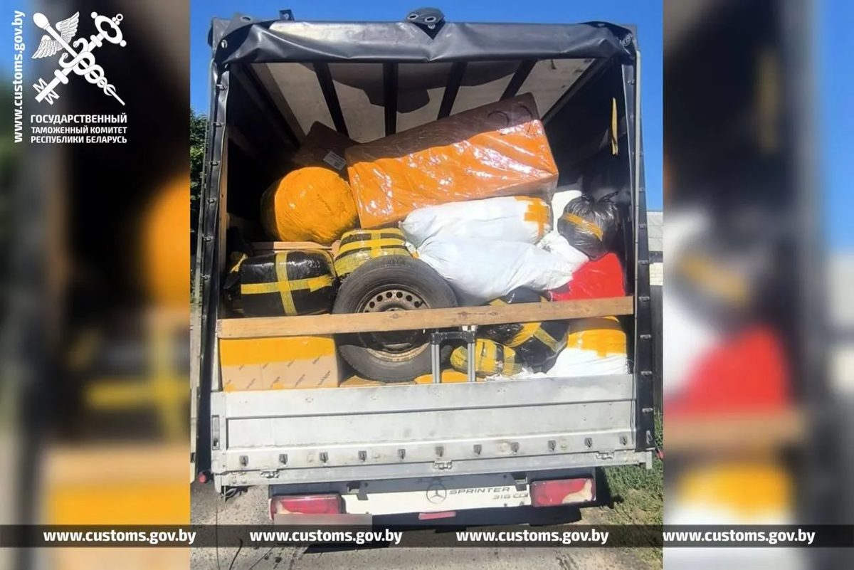 Гомельские таможенники пресекли ввоз контрабандной одежды из России