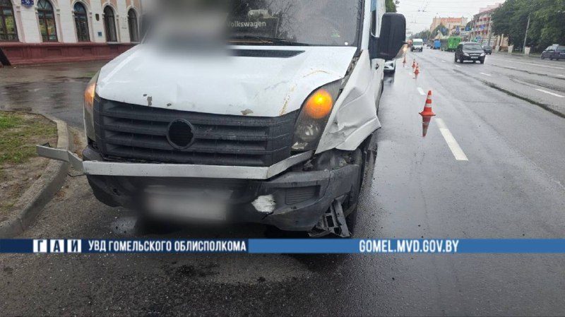 В Гомеле водитель Фольксвагена травмирована в ДТП с такси
