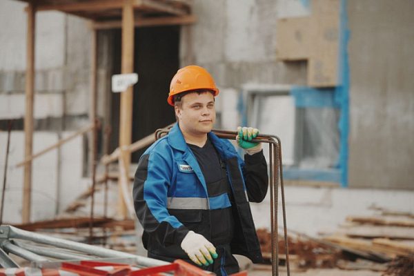 Студенты строят детскую поликлинику на Хуторе