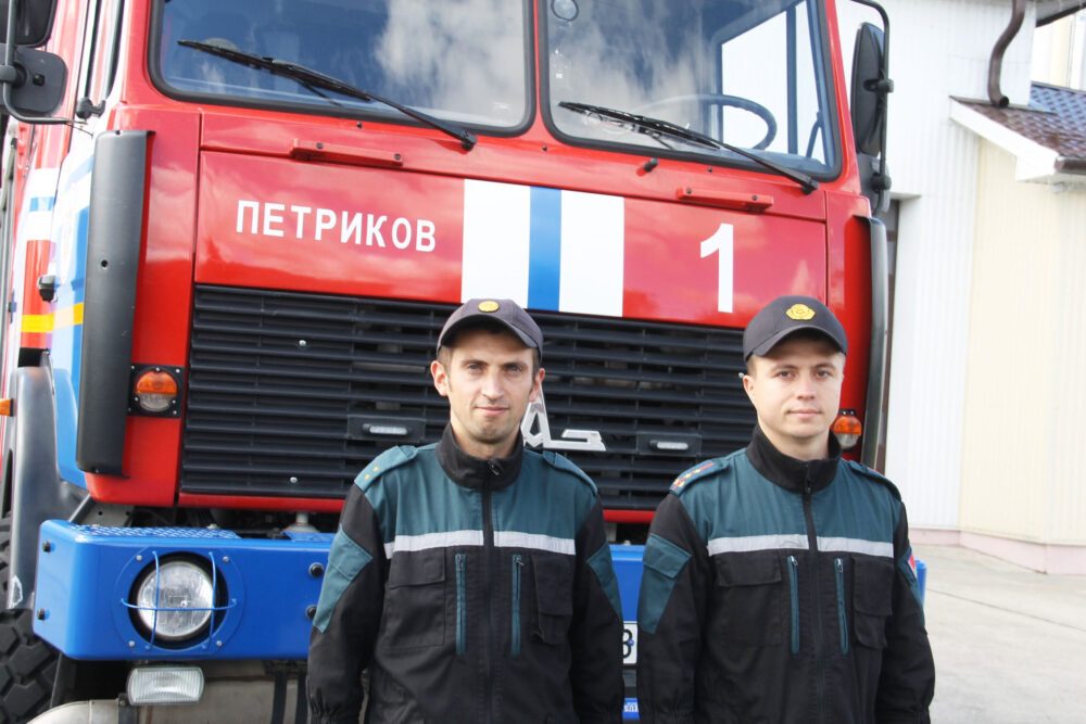 В Петрикове спасли хозяина дома при пожаре из-за небрежности при курении
