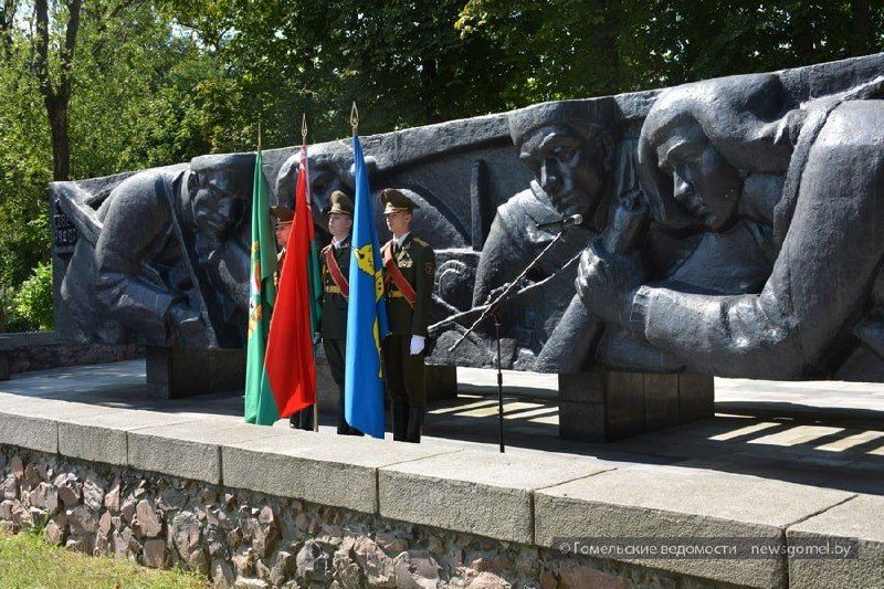 В Гомеле почтили память защитников города в день 85-летия полка народного ополчения