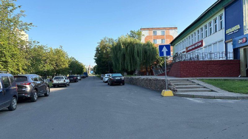 На дублирующем проезде улицы Б. Хмельницкого введено одностороннее движение