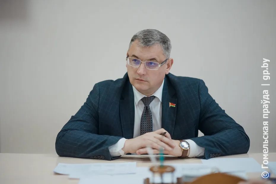 Андрей Барановский ответил на жалобы гомельчан о мусорных баках и ремонтах