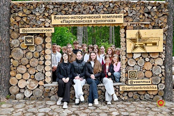 Школьники из Лопатино посетили музей боевой славы Гомеля
