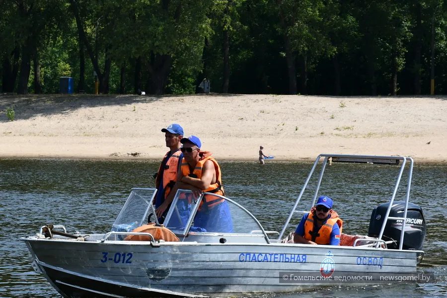 Спасатели усилили контроль на Центральном пляже Гомеля