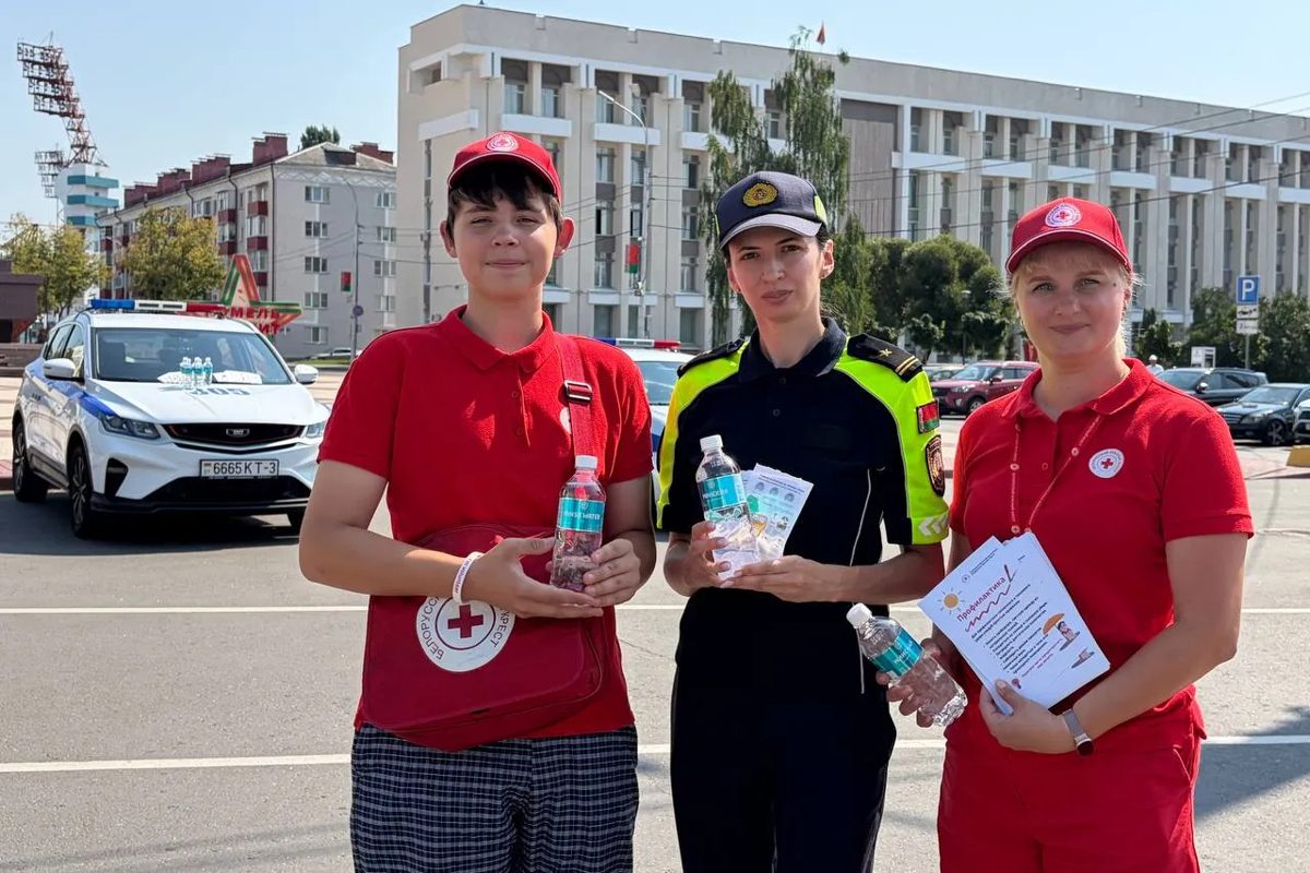 ГАИ и Красный Крест провели акцию о безопасности в жару