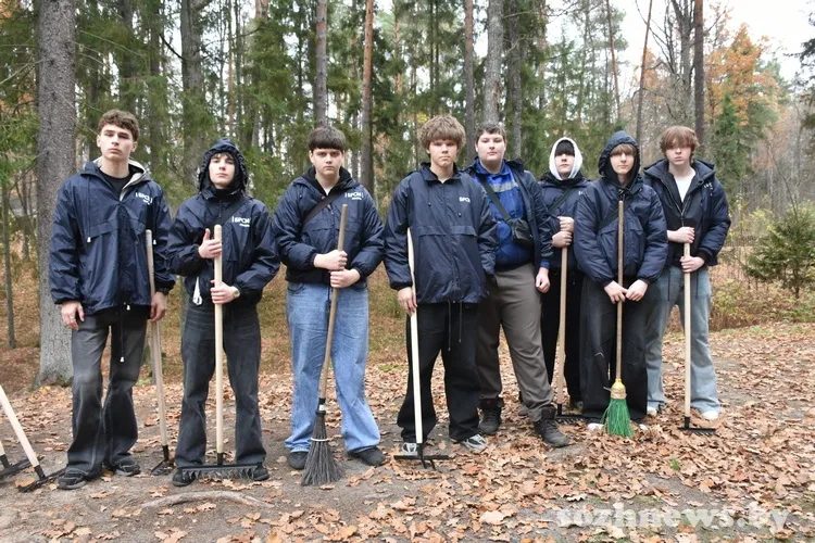 В военно-историческом комплексе «Партизанская криничка» прошёл благотворительный субботник