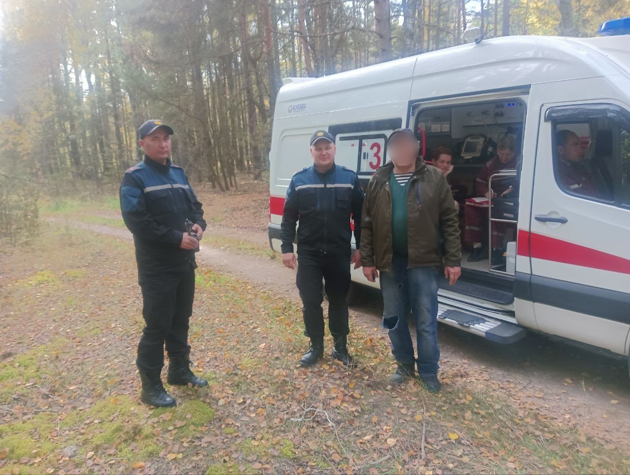 Пенсионер заблудился в лесу вблизи Абольцов: спасатели нашли его за 5 часов