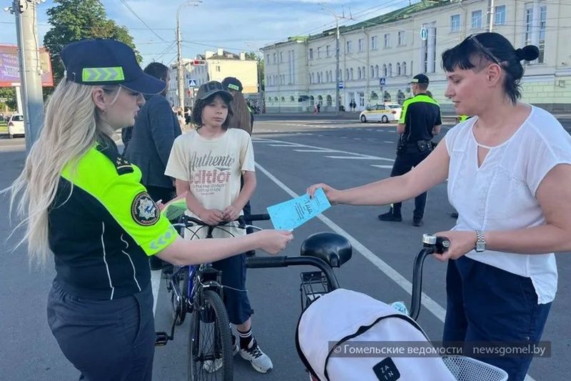 В Гомеле ГАИ проверяла соблюдение ПДД самокатчиками и велосипедистами