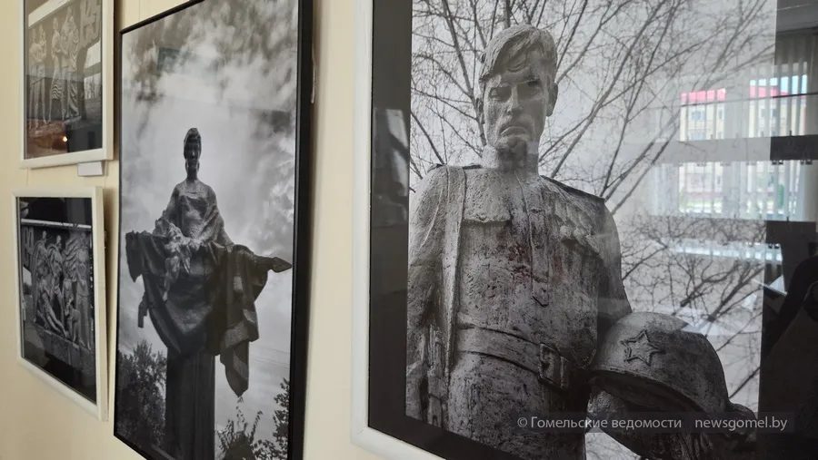 Выставка фотографий военных памятников открылась в музее Гомеля