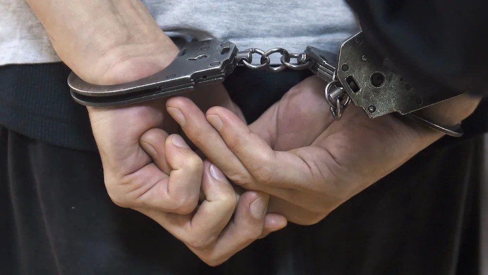 Гомельчанина приговорили к двум с половиной годам за нападение на милиционера