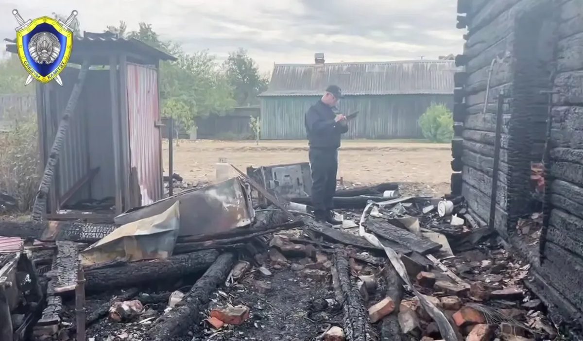В Петриковском районе погибли два человека при пожаре в частном доме