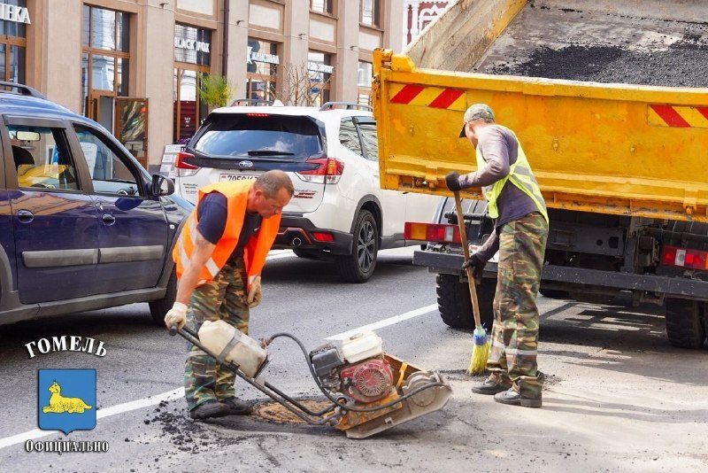 На улице Советской восстанавливают дорогу после ливней