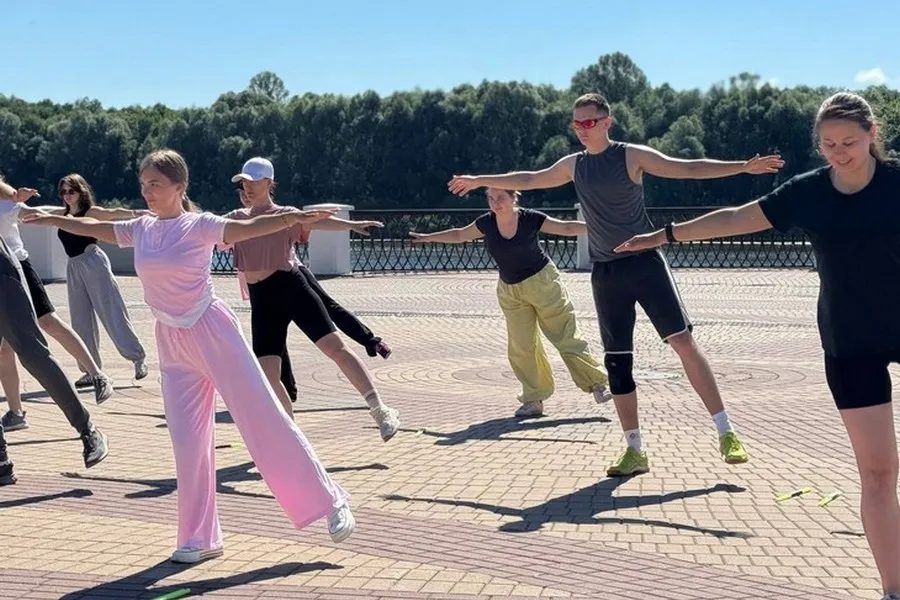 На набережной Сожа прошла утренняя зарядка