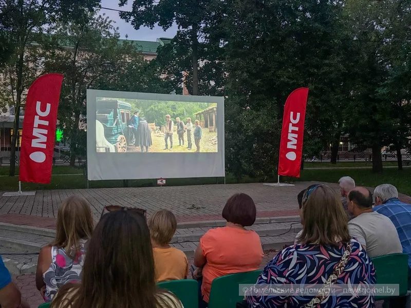 В сквере имени А. А. Громыко прошёл семейный кинопоказ