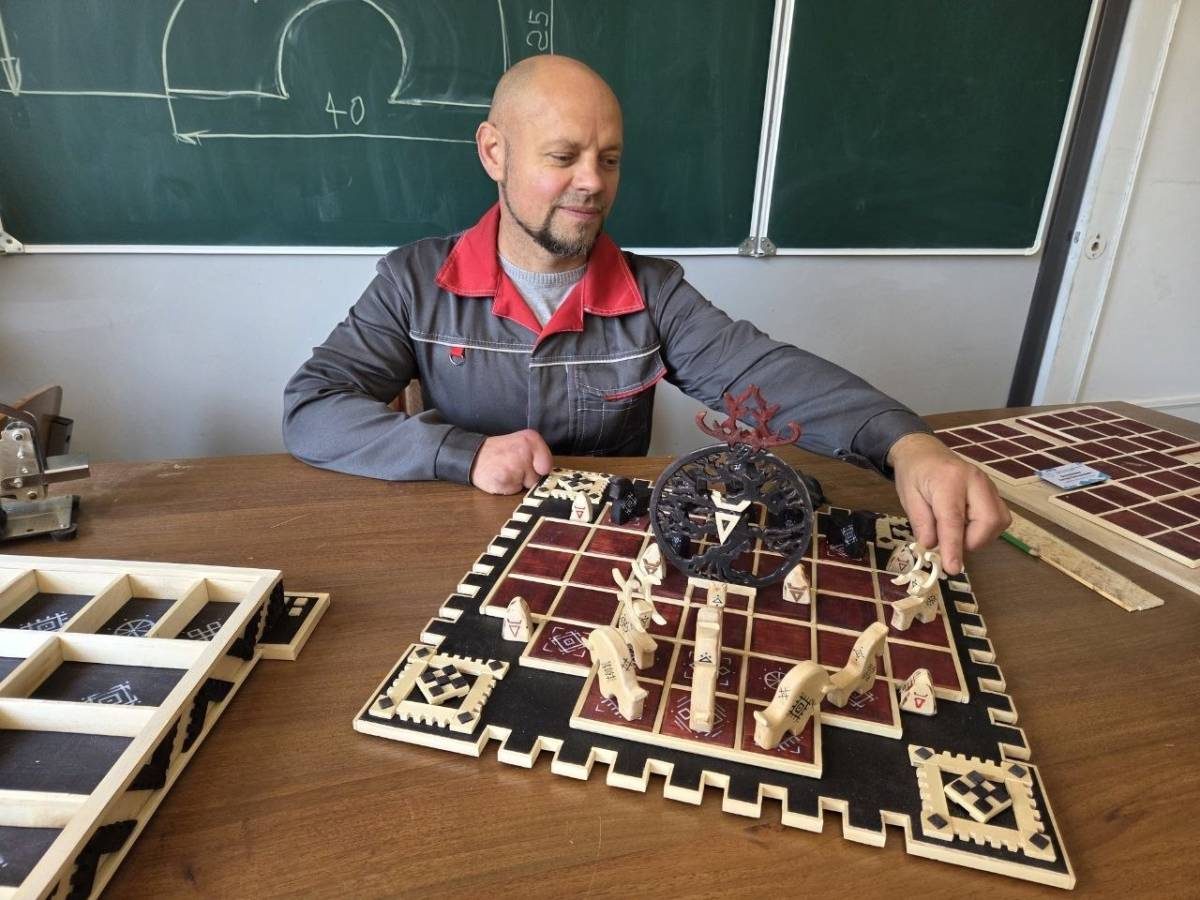 Учитель из Гомеля создал настольную игру по белорусским пословицам