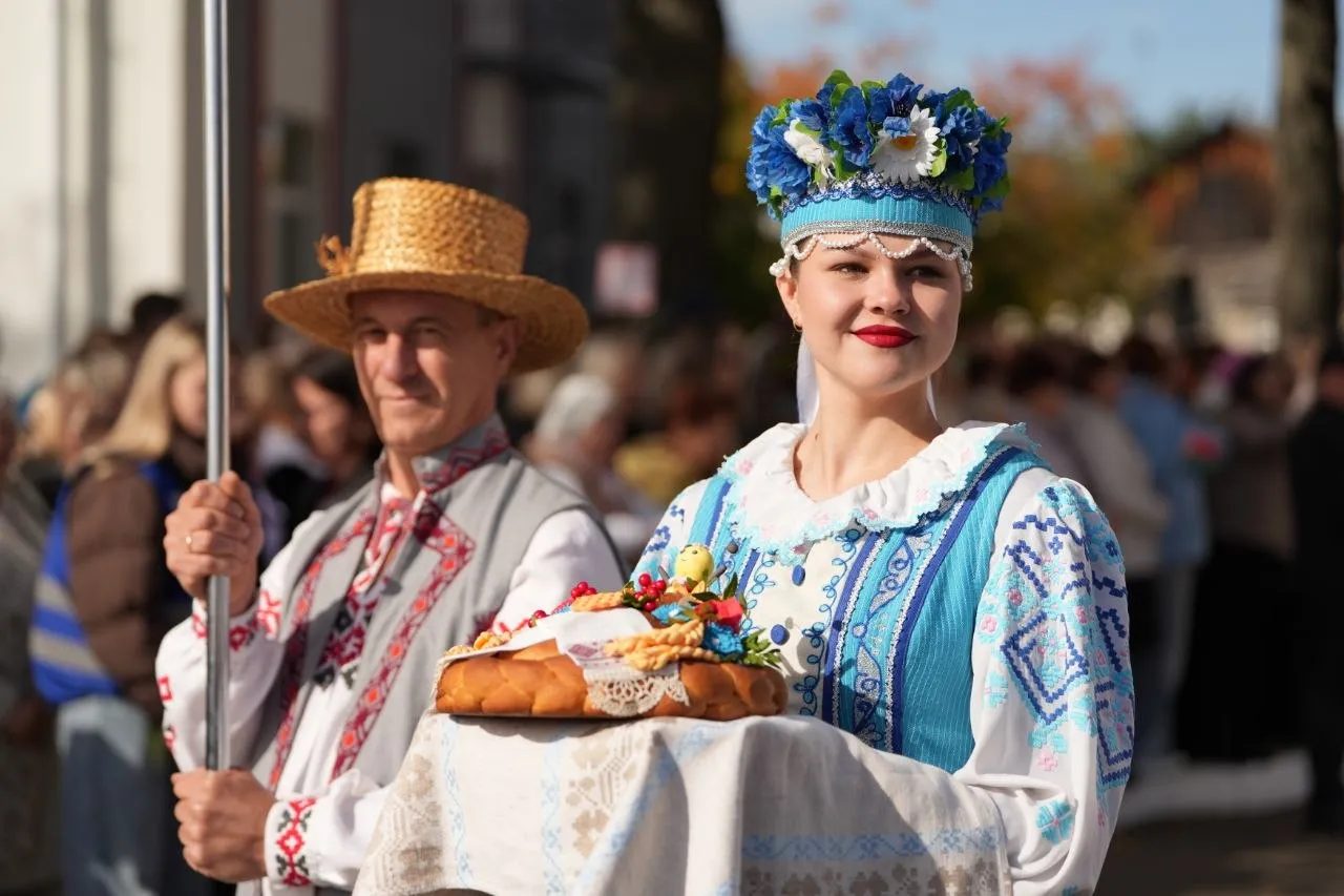 Шествие аграриев Гомельской области стало кульминацией праздника в Калинковичах