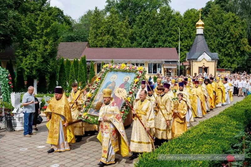 В соборе святых Петра и Павла прошли торжественные богослужения