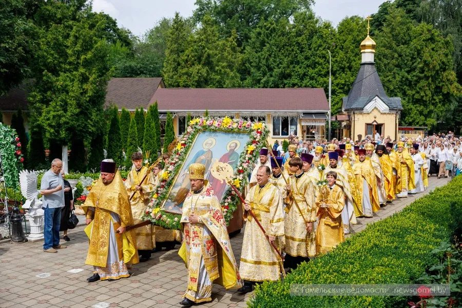 В соборе святых Петра и Павла прошли торжественные богослужения