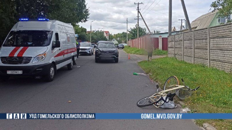 В Гомеле автомобиль сбил велосипедистку