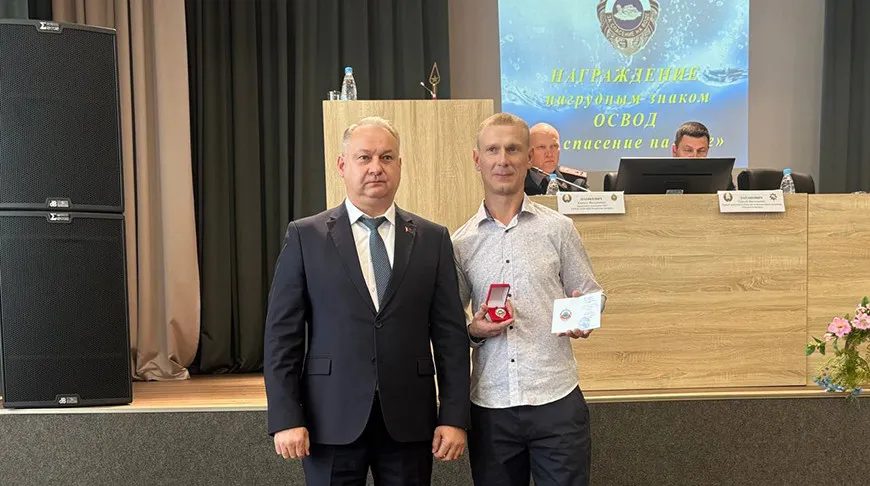 Житель Жлобина, спасший на Днепре двух братьев, первым получил знак ОСВОД