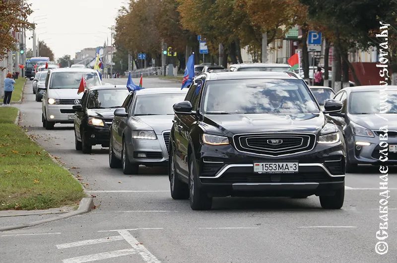 В Рогачеве автолюбители проехали по памятным местам в честь Дня народного единства
