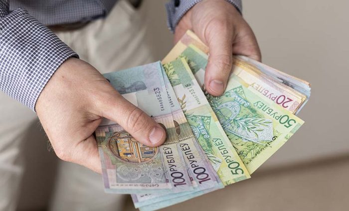 Учреждение Октябрьского района выплатило работникам более 200 тысяч рублей задолженности по зарплате