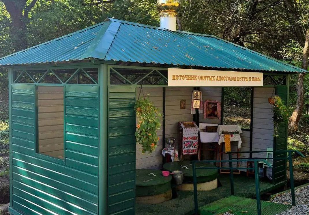 В Новоселках открыли обновленный родник