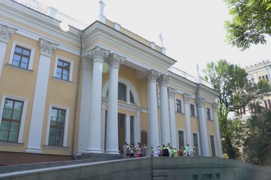 Парк Румянцевых и Паскевичей приглашает на летние прогулки